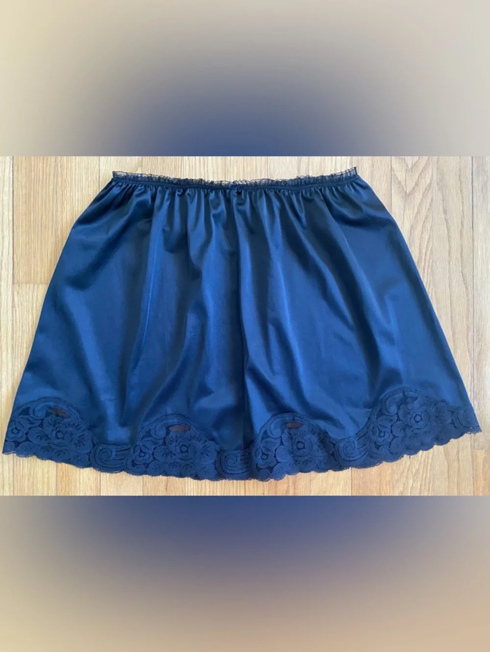 Vintage 60s Embellished Nylon Mini Slip *Medium* BLACK Scalloped Lace Half Slip - Picture 4 of 5